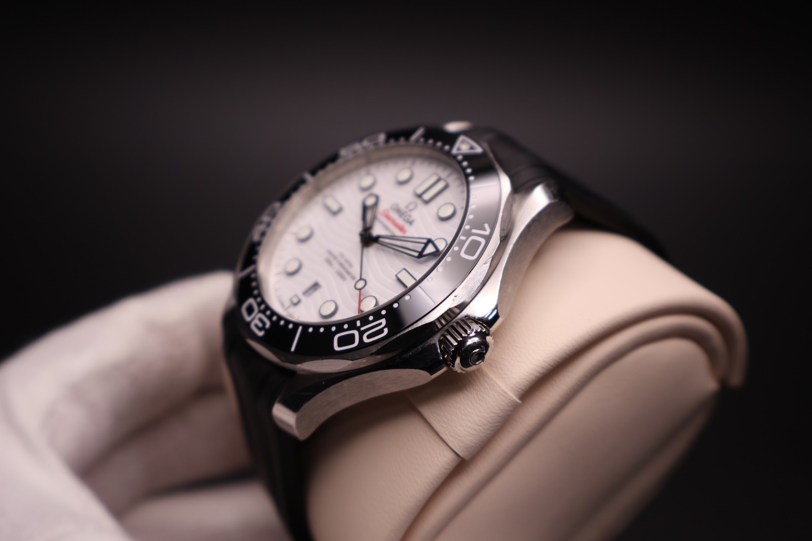 Omega Seamaster Diver 300m 42mm White Dial 210.32.42.20.04.001 Full Set