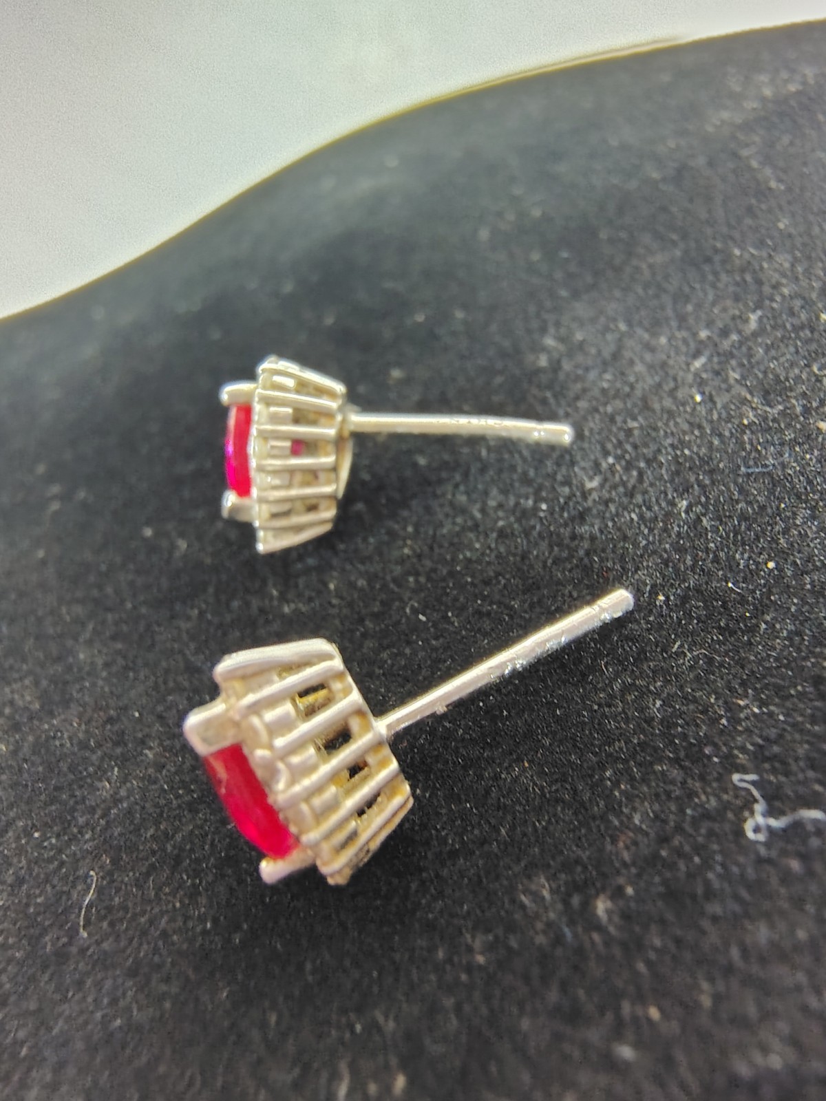 925 Sterling Silver Heart Ruby CZ Halo Stud Earrings Tested 5.7mm 1.64g
