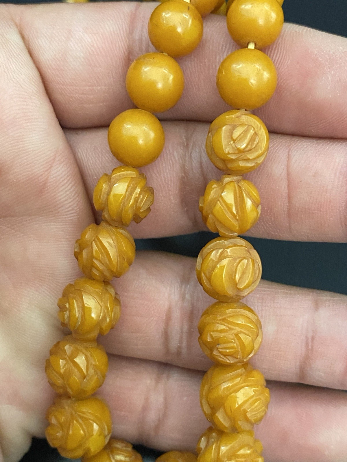Carved Egg Yolk Butterscotch Amber Bakelite Graduated Bead 21″ Necklace 26.3g