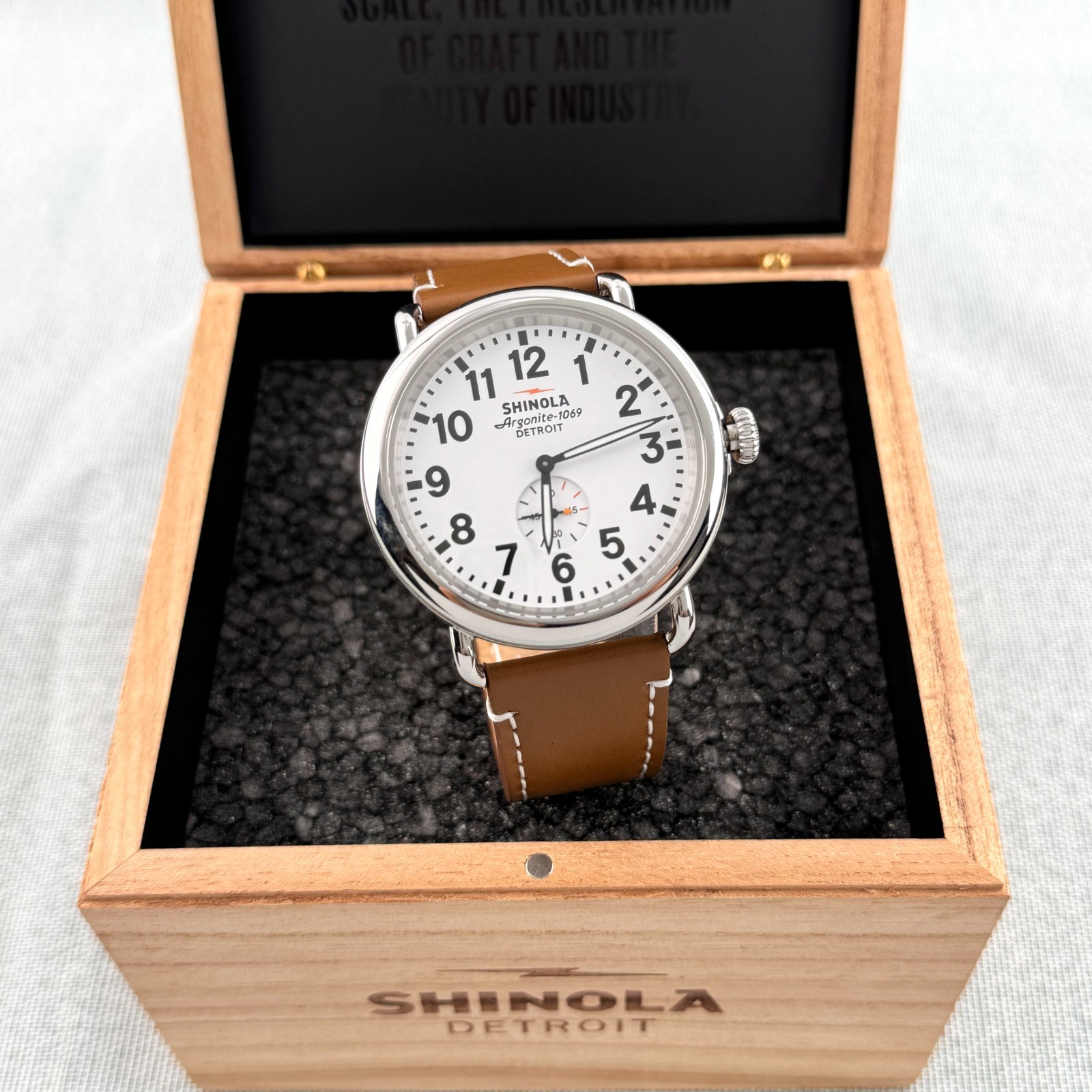 Shinola Runwell Quartz47mm Slate White DialArgonite 1069 Men’s Watch S0110000010