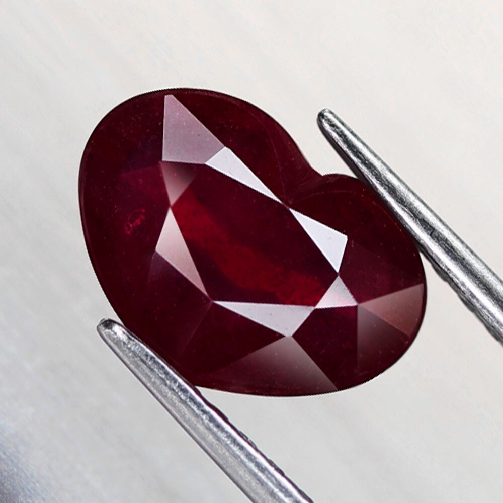 Ruby 3.17ct Red Heart 10.3×7.2×4.3mm Natural Heated SI1 Clarity Mozambique
