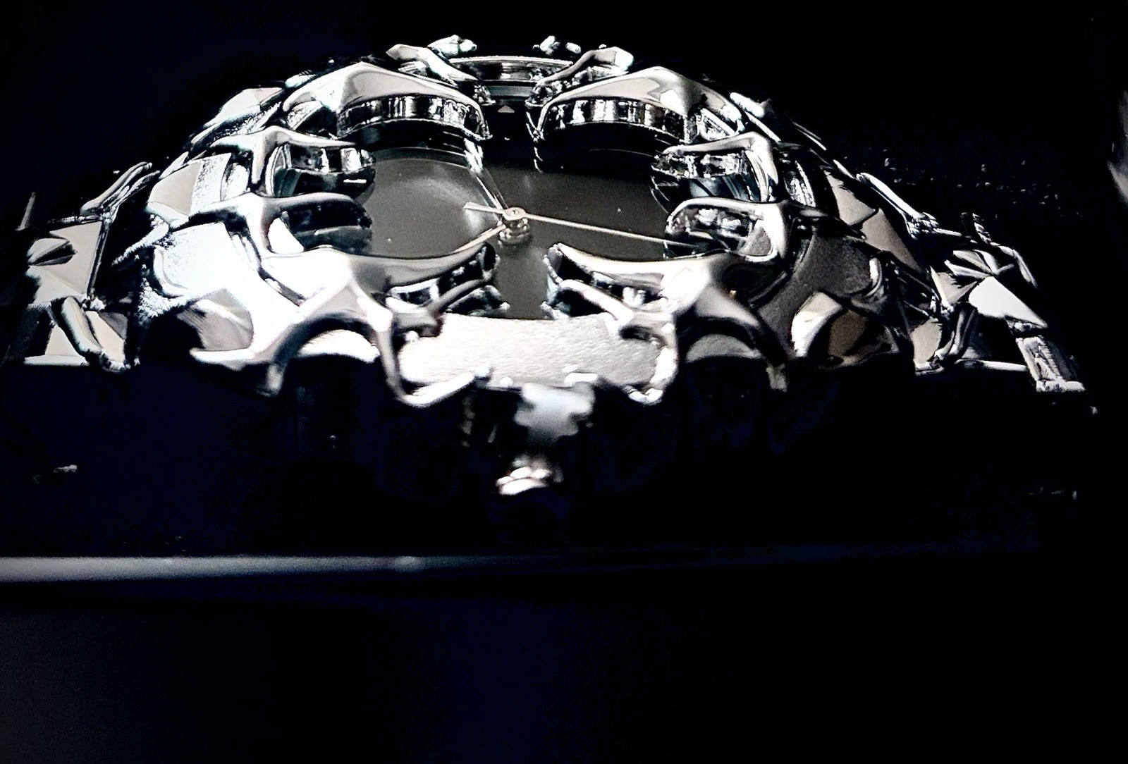 “Demon-Claw” Y2K Men’s Black and Silver Stainless Steel Quarts Watch