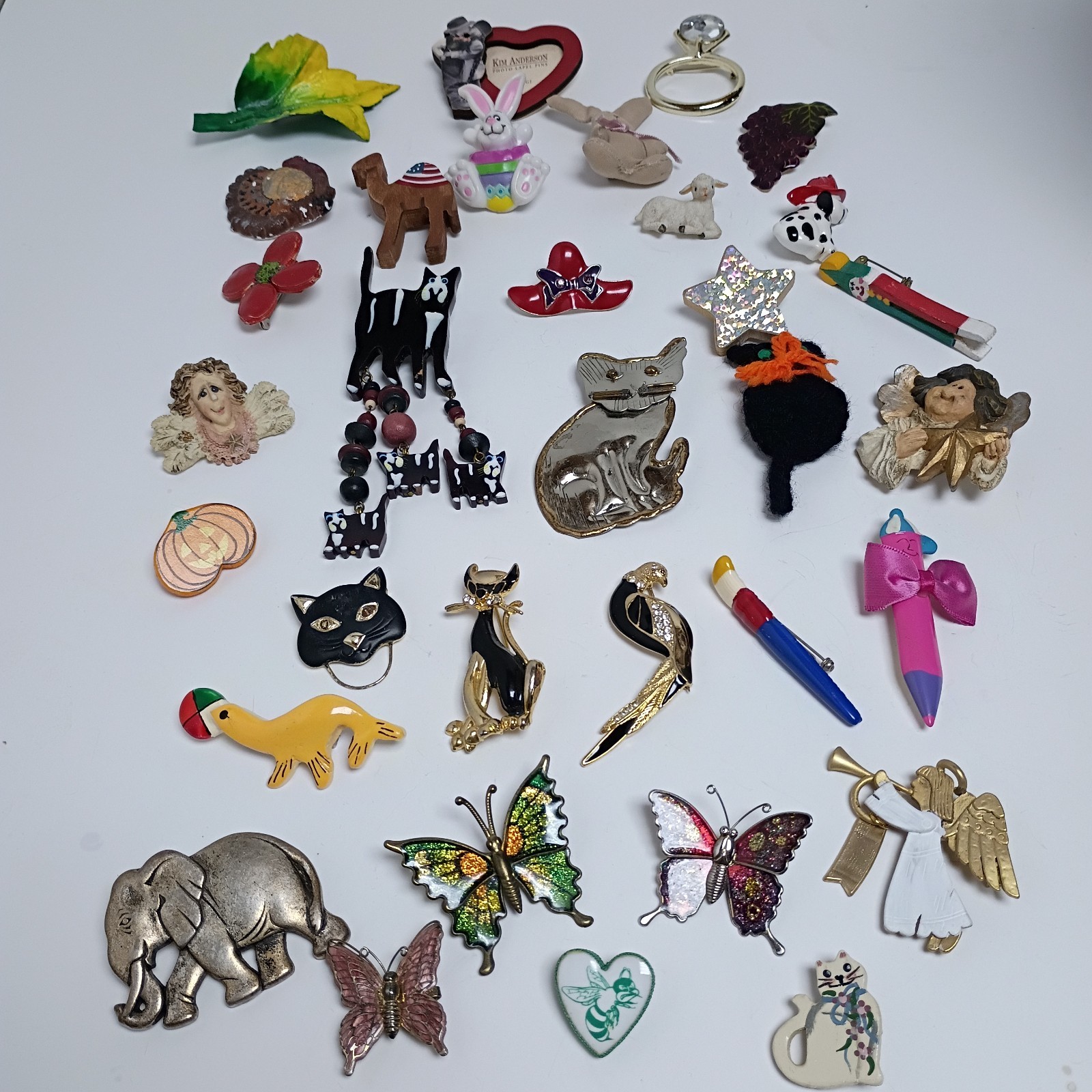 Lot Of 33 Vintage Brooches Pins Butterflies Cats Mixed Styles & Materials