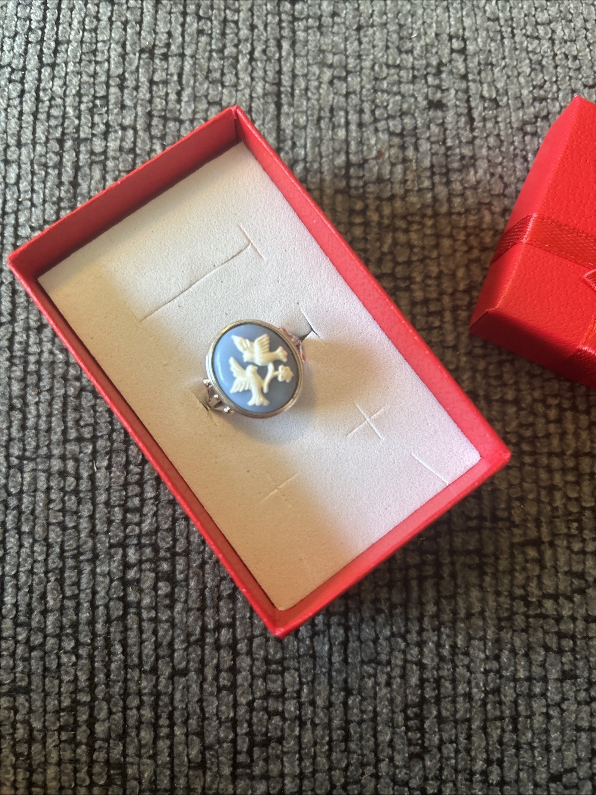 Vintage Avon Blue Cameo Ring Doves White Relief Size 7 Cottagecore
