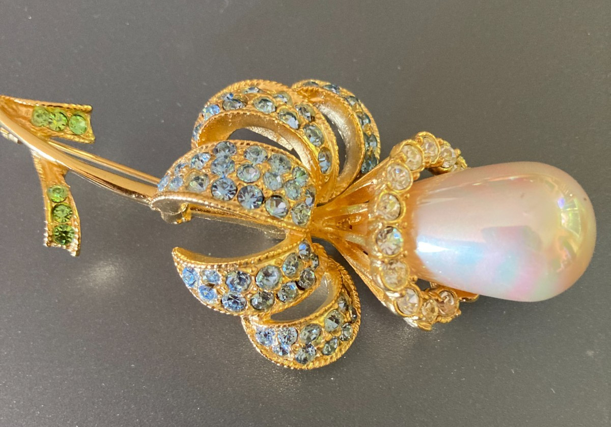 Vintage Ivana Trump Iris Flower Iridescent Faux Pearl Rhinestone GoldTone Brooch
