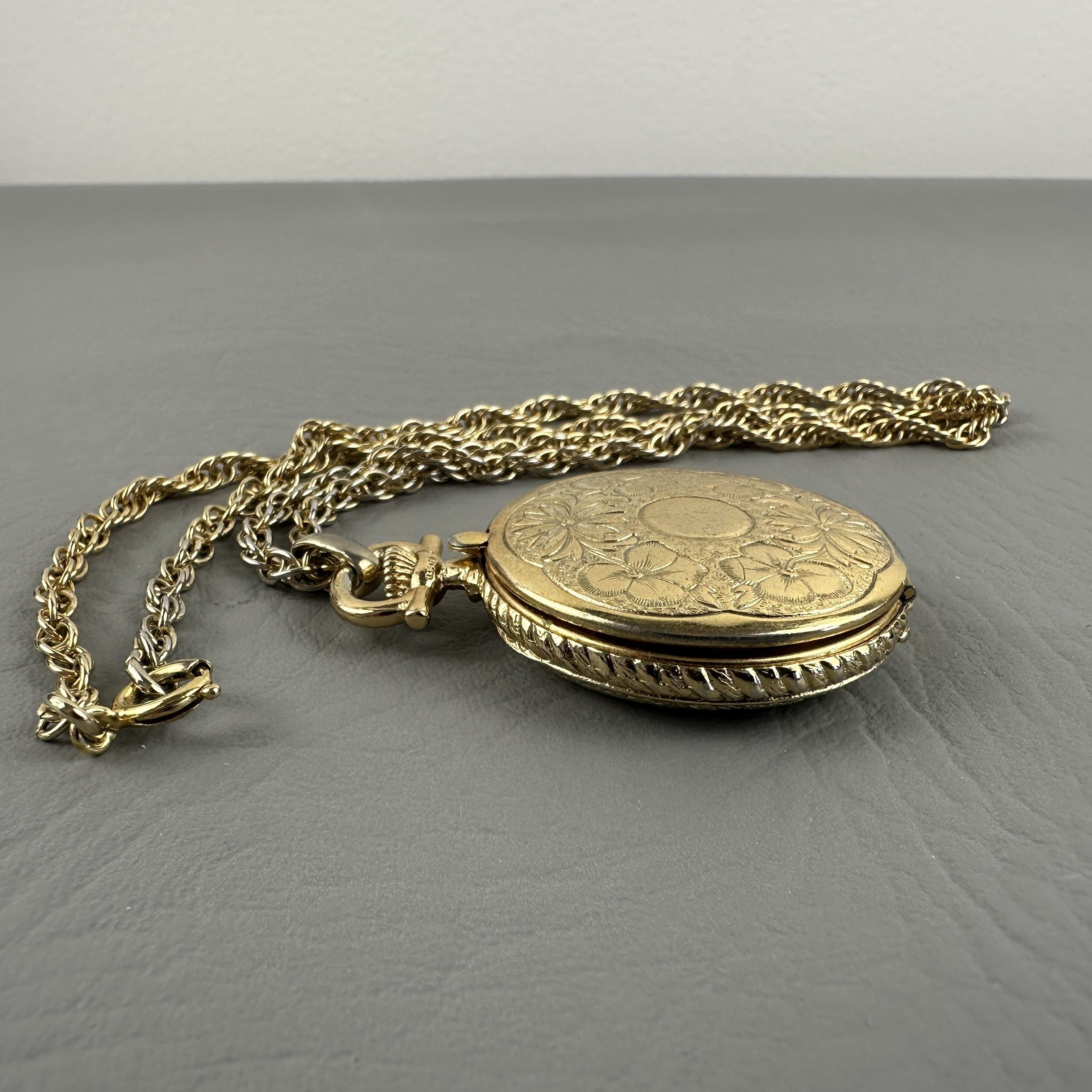 Vintage Locket Pendant Necklace Gold Tone Floral Engraved Round 25 “