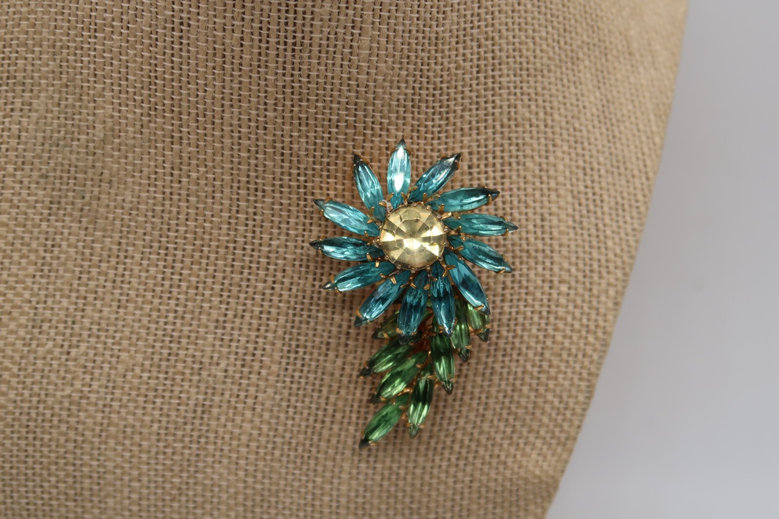 Vtg Blue Green Gold Tone Flower Rhinestone Brooch Prong Setting Fashion Jewelry