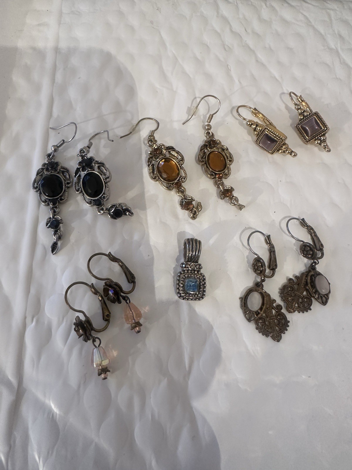 Lot 5 Vintage costume Filigree dangle Earrings w/stones, 1 drop w/stone