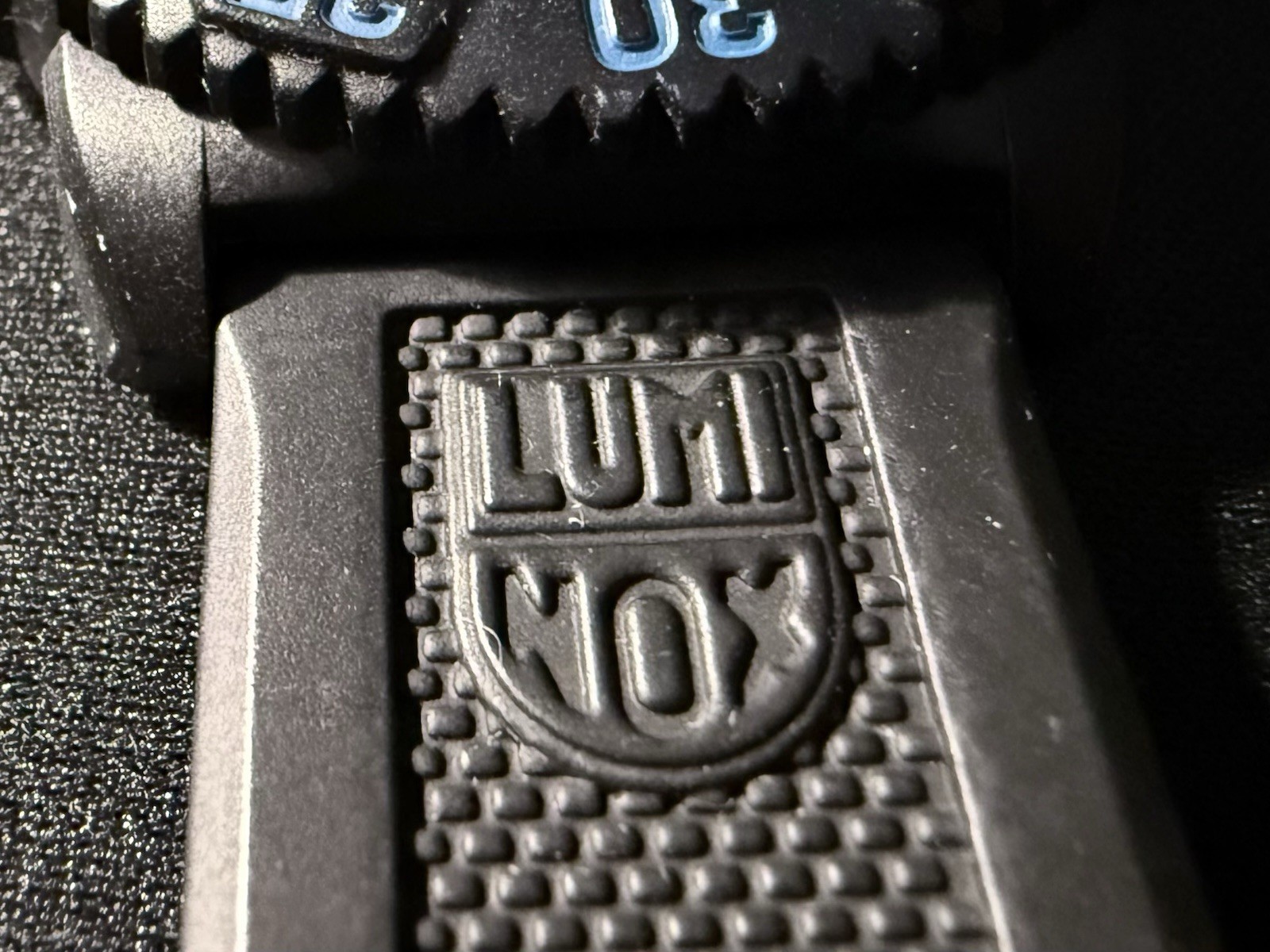 Luminox 3050 Swiss Made 200m Quartz Men’s Diver Watch Date Black/Blue w/ Box