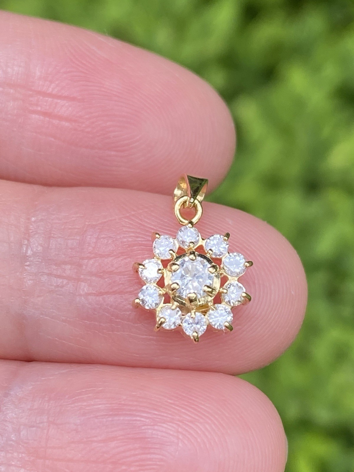 18K Yellow Gold 0.41CTW 100% Natural Diamond Flower Cluster Pendant