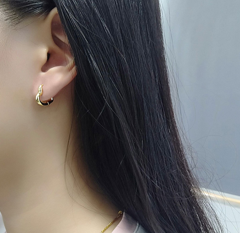 Women Girl 18K Gold Plated Plain Polish Heart Shape Huggie Hoop Earrings TH1
