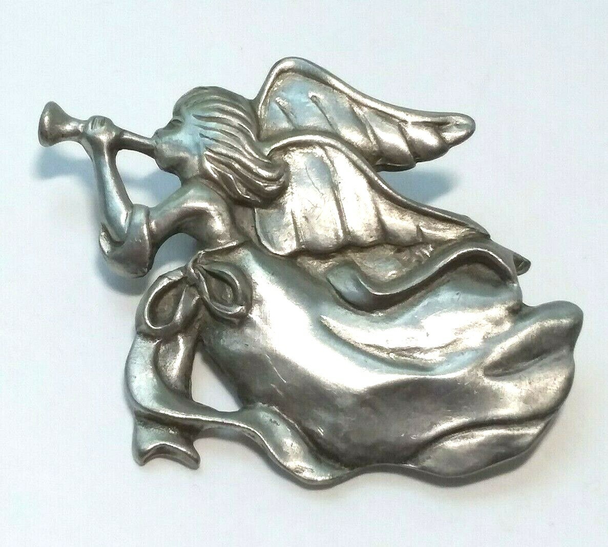 VTG Signed SEAGULL Pewter ANGEL PLAYING Horn PIN Wings 1992 BROOCH