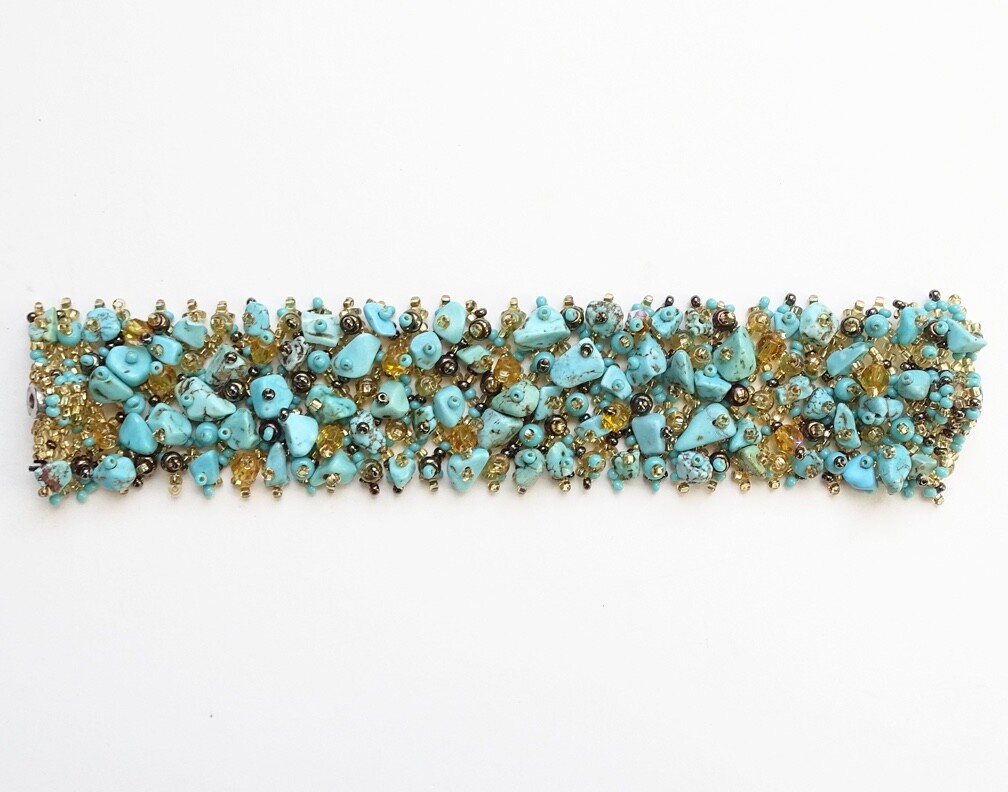 Faux Turquoise Nugget Bead Bracelet Goldtone Seed Beads Magnetic Closure 6.75in