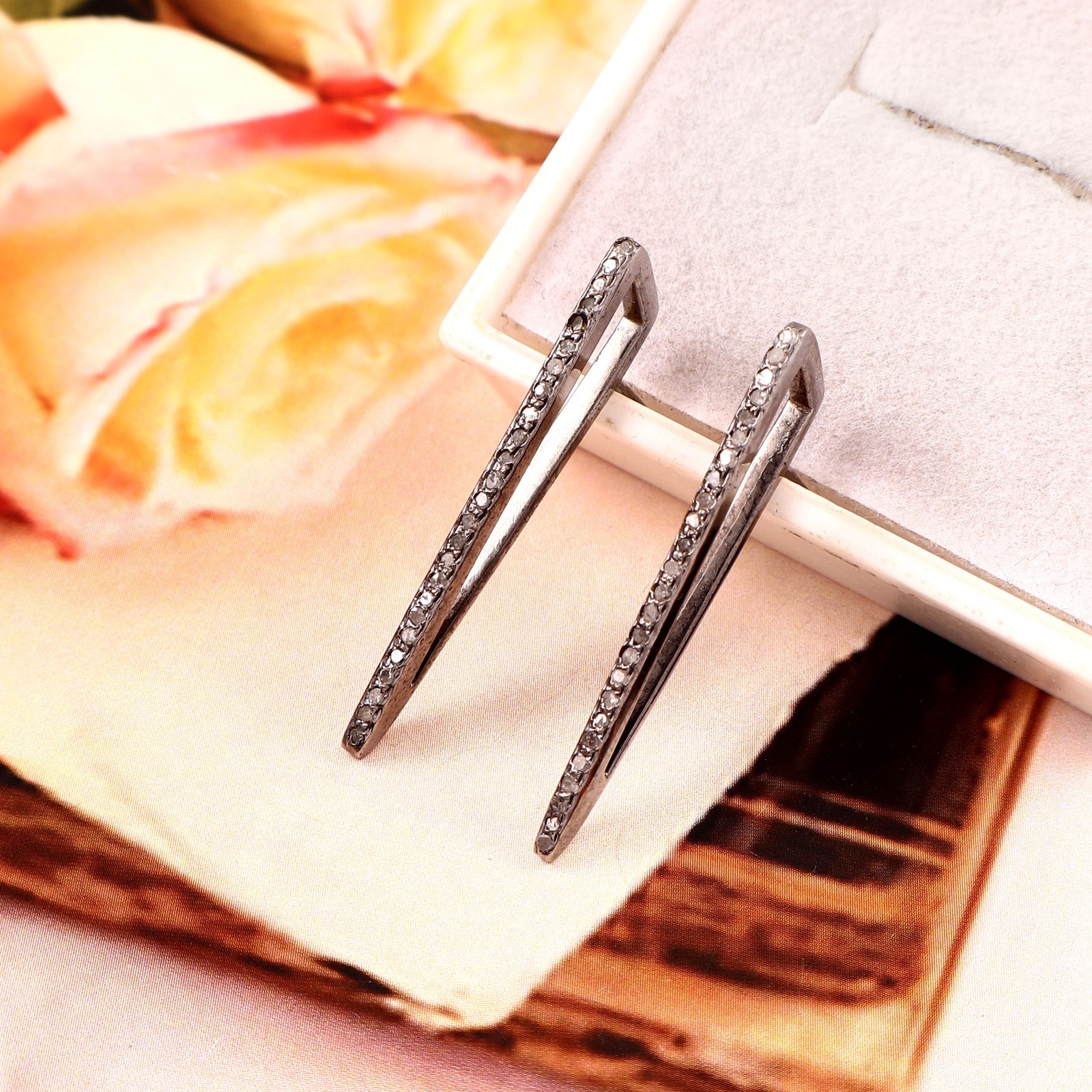 Modern Triangle Natural Rose Cut Diamond 1.30 CTW Oxidized 925 Sterling Silver