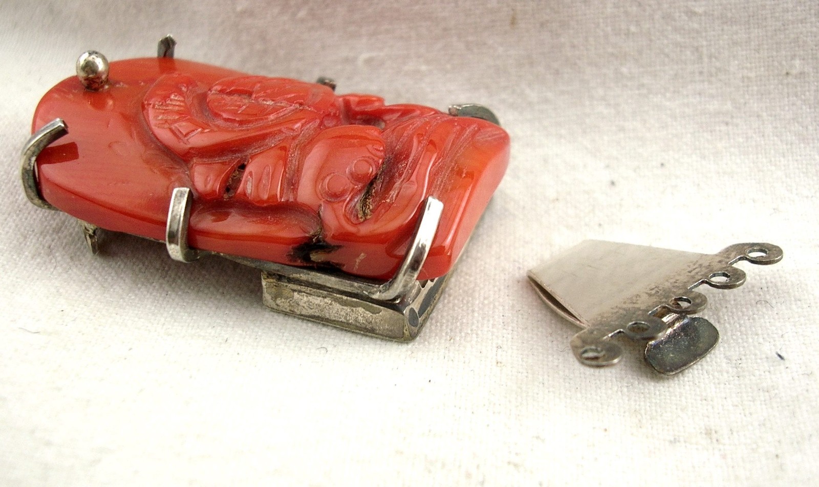 VINTAGE 925 SILVER CORAL AND TURTLE ENGRAVED NECKLACE CLASP