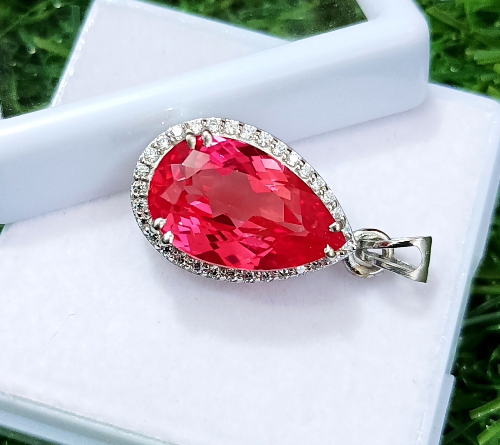 18 Ct Genuine Pear cut Padparadscha Sapphire 925 Silver Pendant with Chain