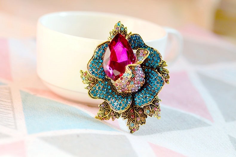 Vintage Floral Brooch Pin Multicolor Crystal Rhinestone Gold Tone Statement Jewe