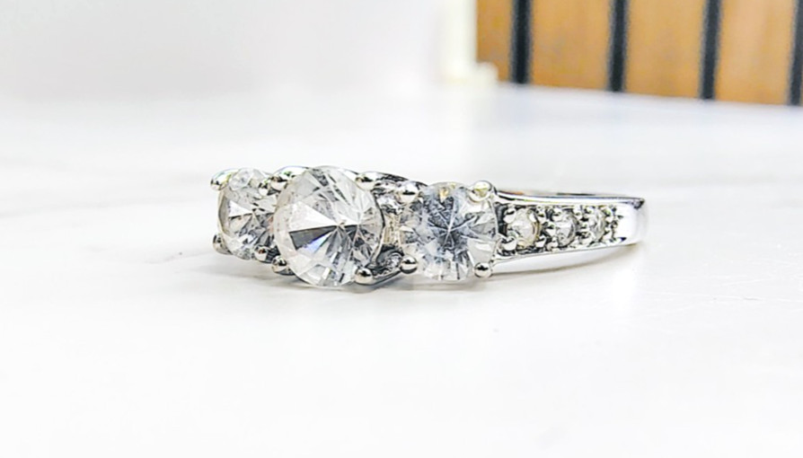 Andin 10K White Gold 1.00CT Diamond Ring • Size 8 • 9 Diamonds • 2.58g
