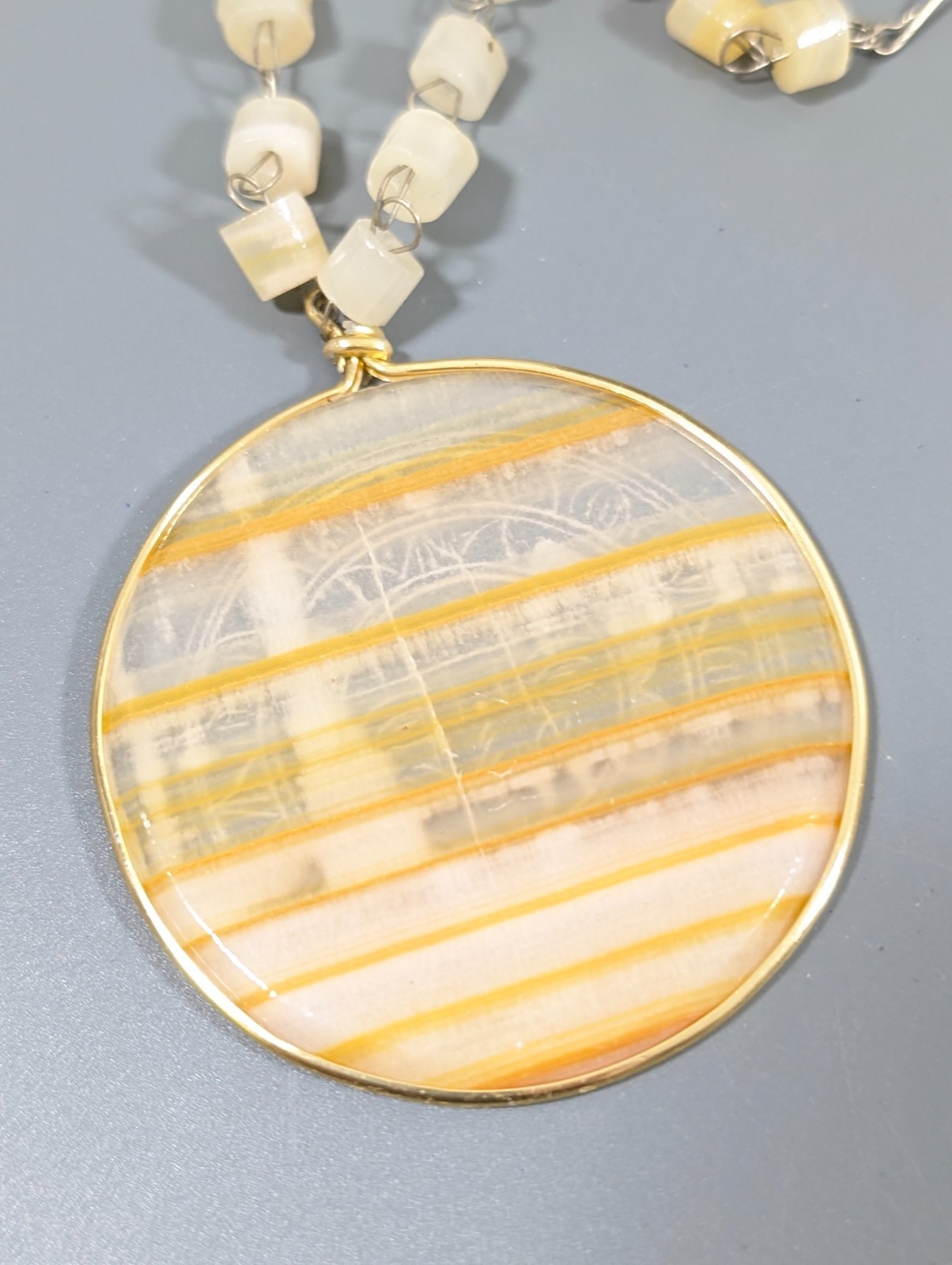 VTG Etched Mayan Sun God Medallion Pendant Neckalce Agate beads 22 in
