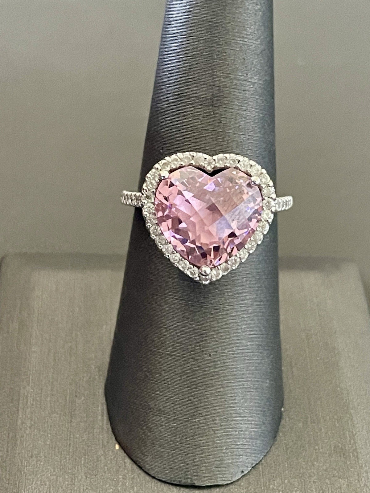 14KT White Gold Pink Quartz & Diamond Ring. Size 7.25(PB431)