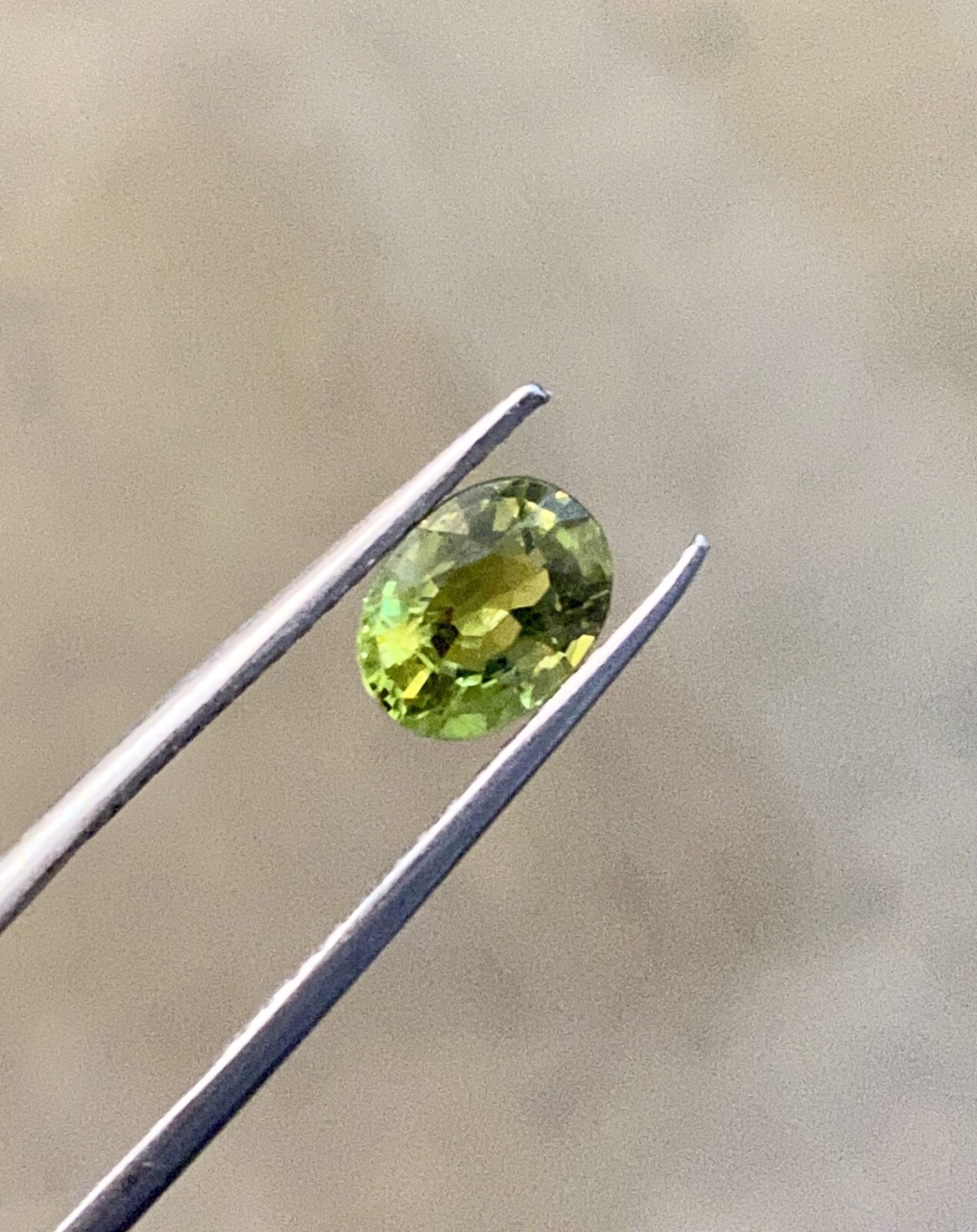 1.88CTS Green Sapphire very good cut, Oval shape