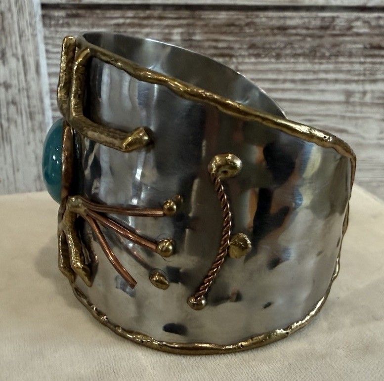 Hammered Metal Cuff Bracelet Faux Turquoise Eye Silver Tone Vintage Spring