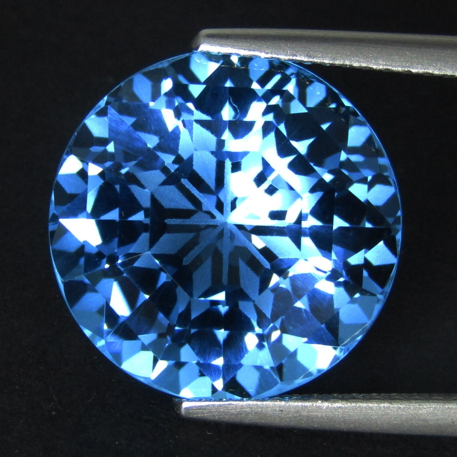 13.90Cts Attractive Natural Swiss Blue Topaz Round Precision Cut Brazil Gemstone