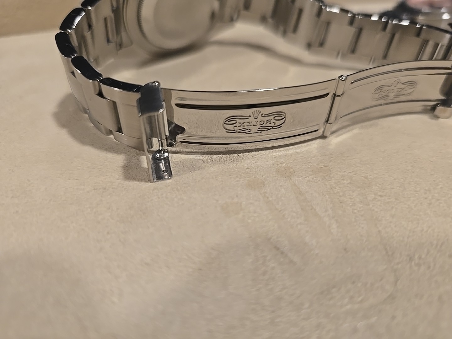 Rolex Explorer II Polar White 40mm – 16570 K Serial Stainless Steel