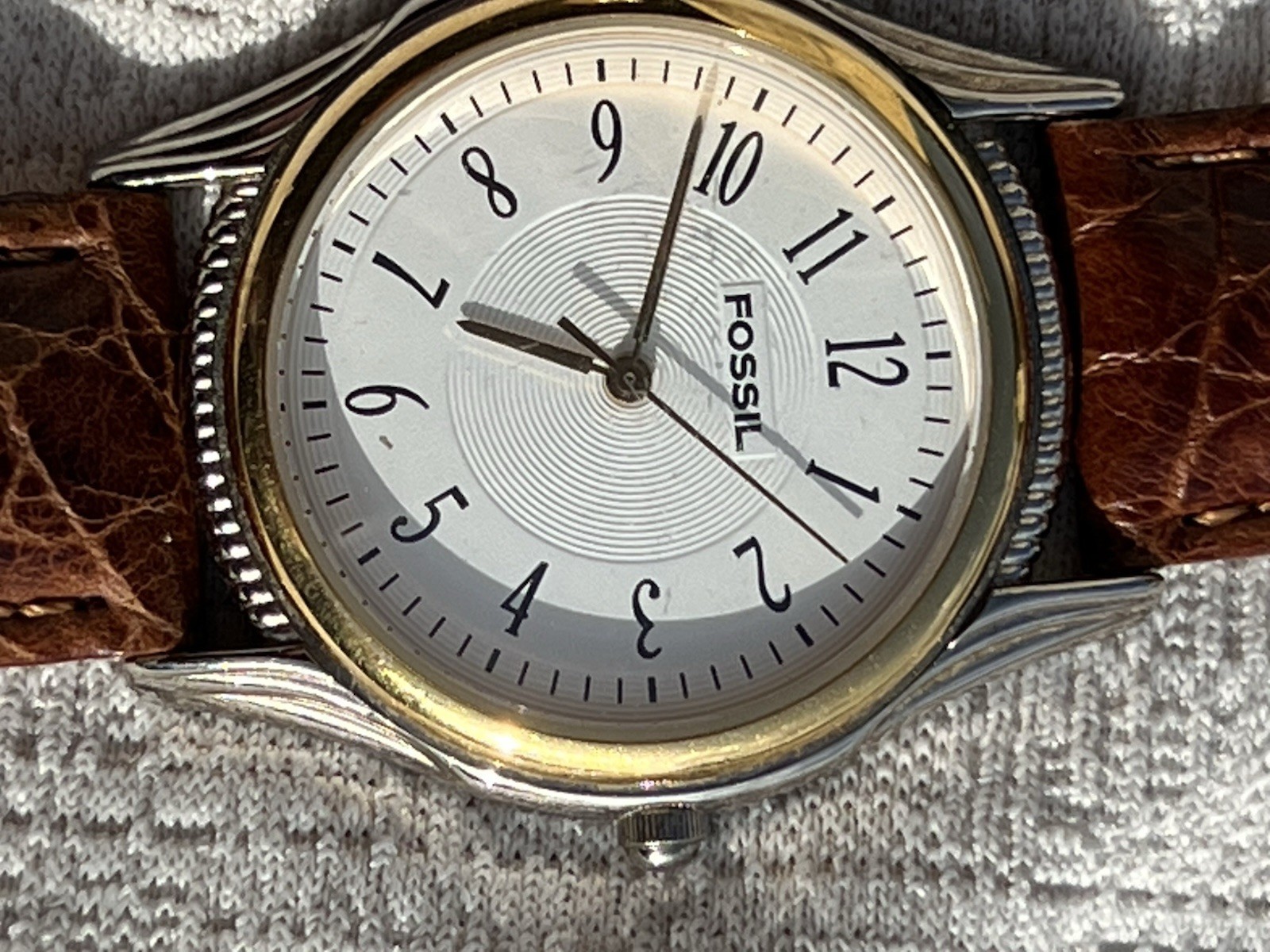 1990’s Vintage Fossil Unisex Quartz Analog Watch White Dial Brown Leather w/Tin