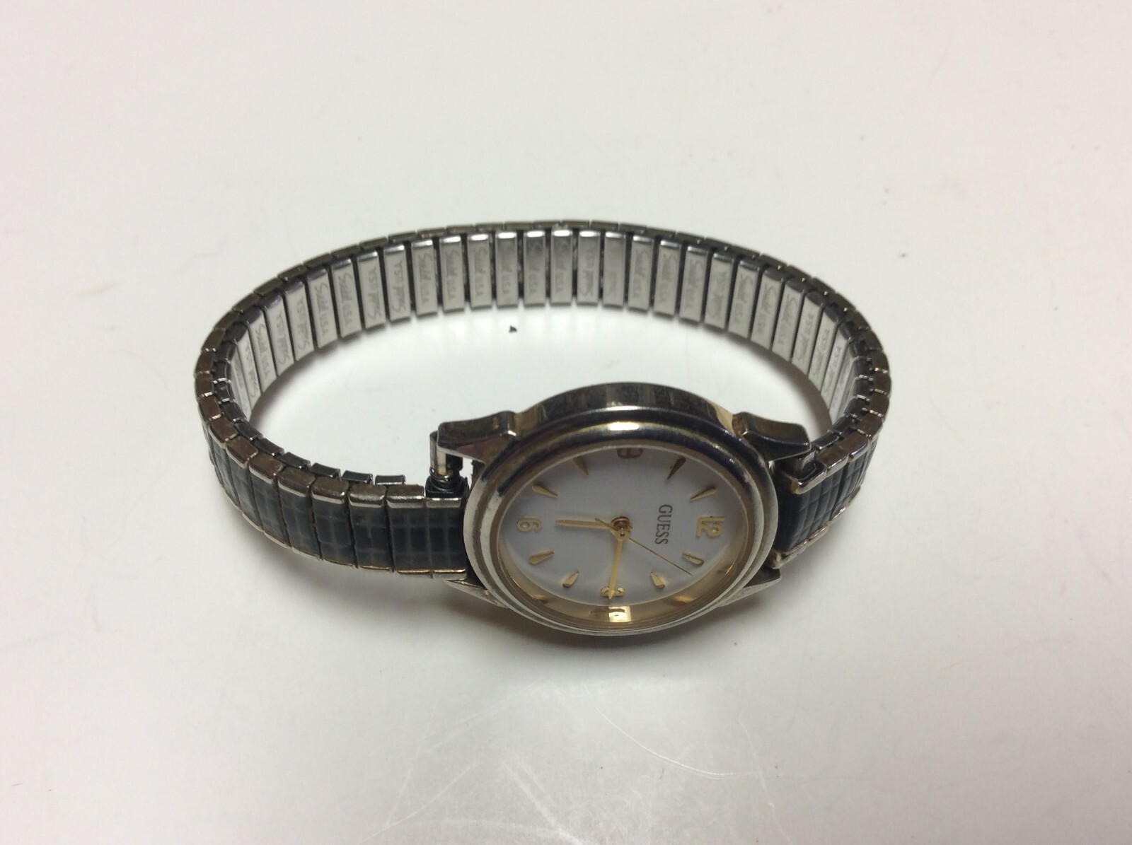 Vintage Guess womens watch,light normal wear/use,new battery, great value L955