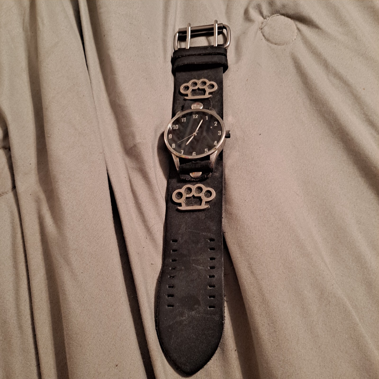 men’s watch Rock It Brand Needs New Battery & one end of watch broke off strap