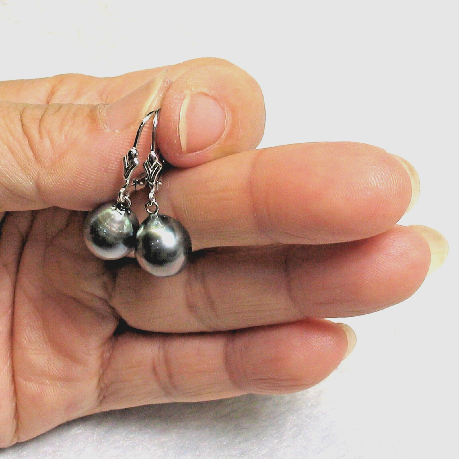 Simple & Beautiful Black Tahitian Pearl 14kt White Gold Leverblack Earrings TPJ