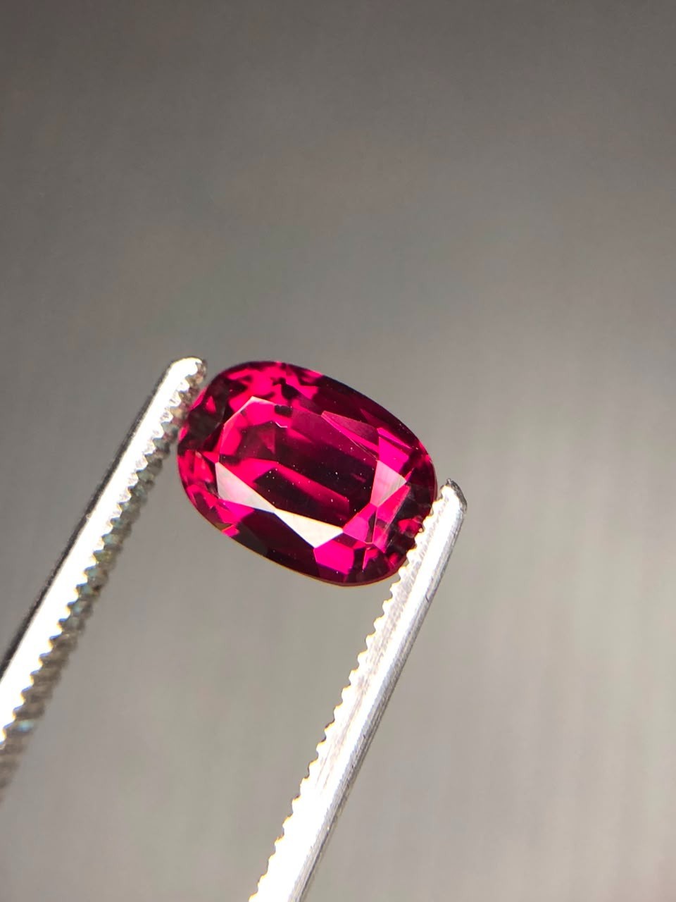💎 2.20 carat Natural purplish pink malaya garnet from Tanzania