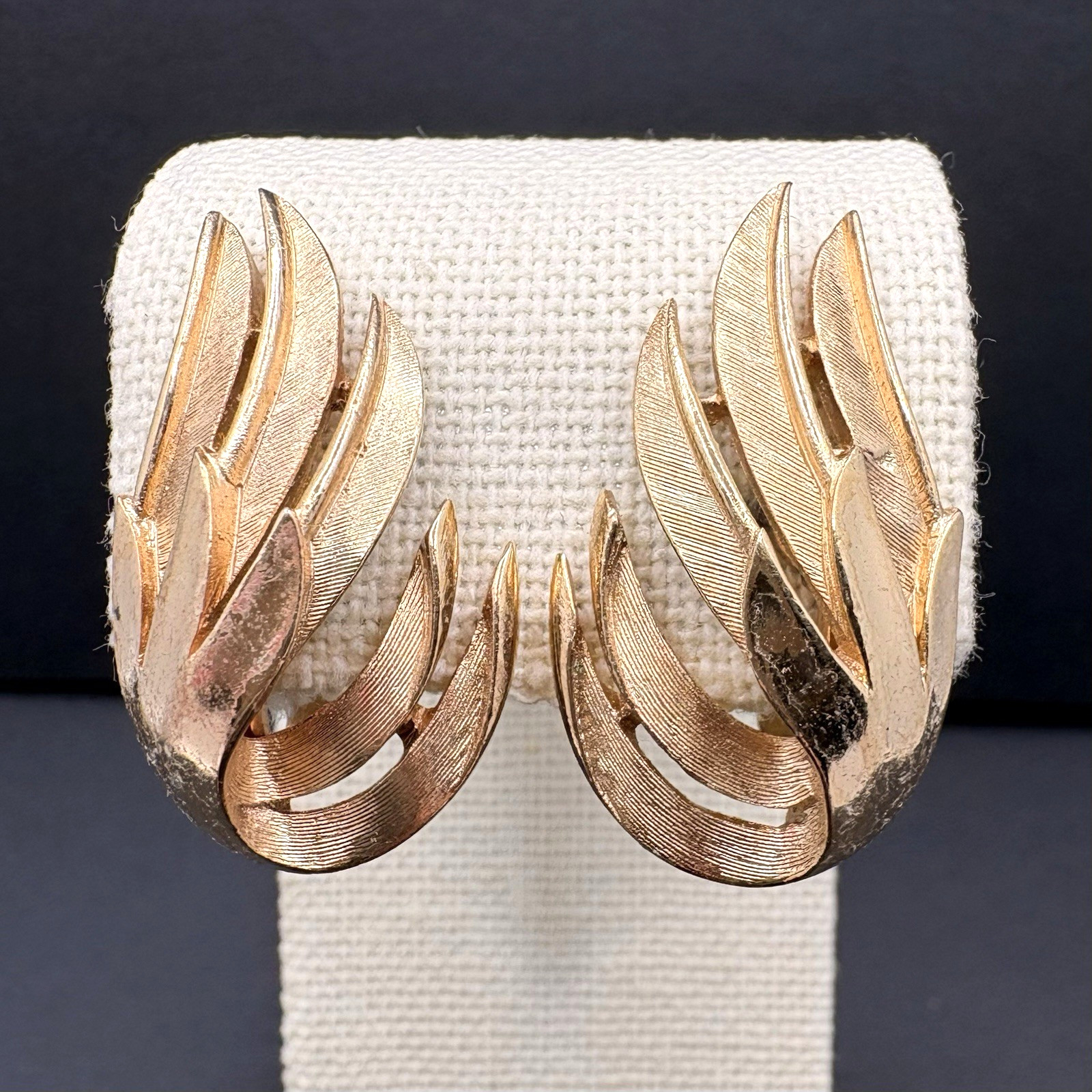 Vintage Crown Trifari Flower Plant Brushed Shiny Gold Tone Clip on Earrings 1″