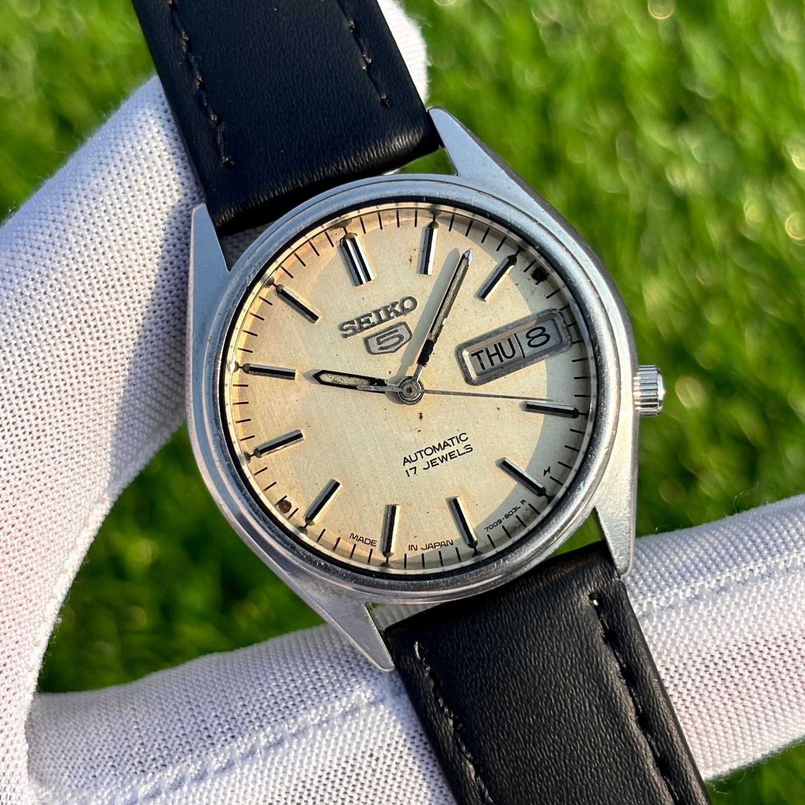 Vintage Seiko 5 White Silver Dial Automatic Japan Made Men’s Watch 7009-6001