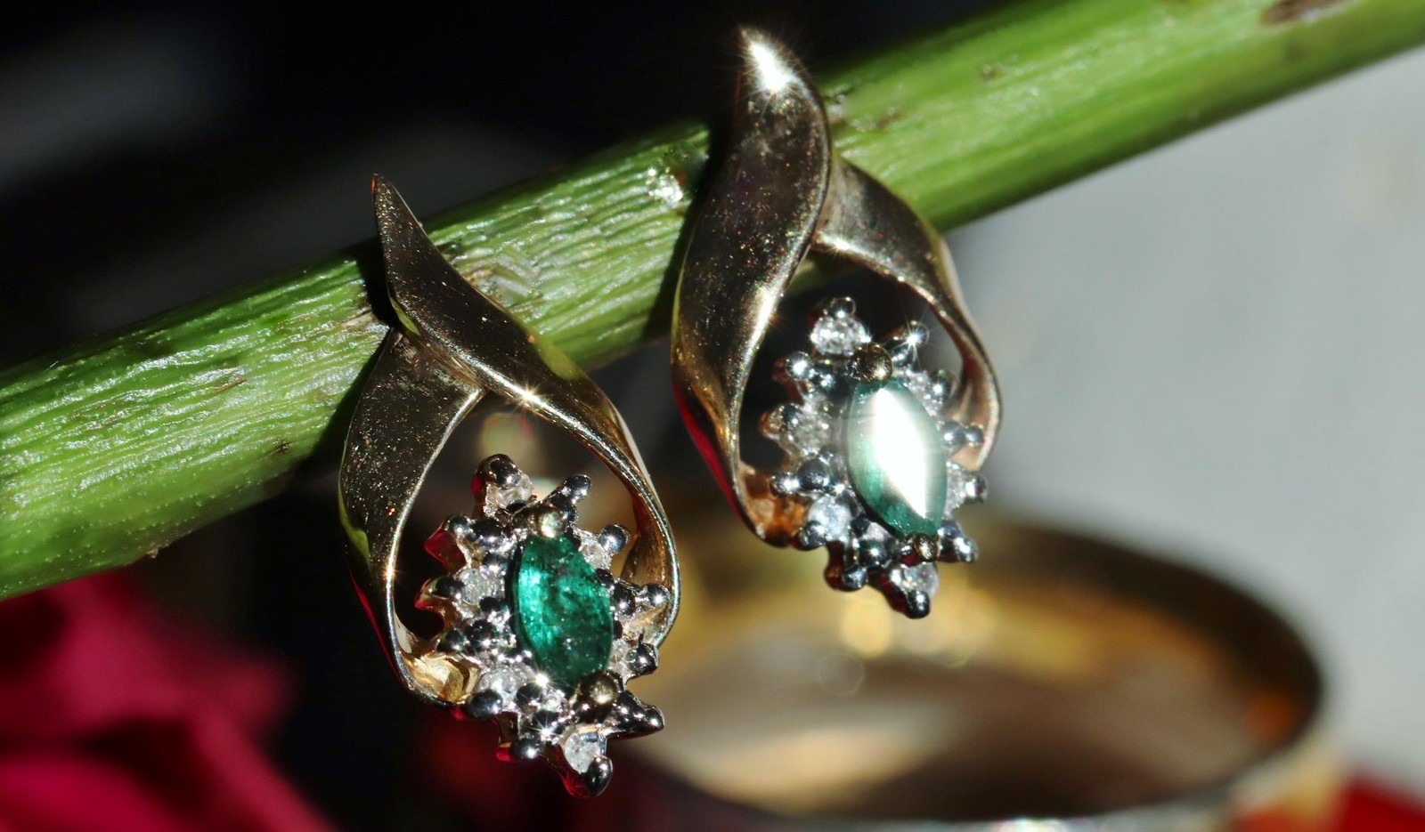 10k yellow gold 0.18c natural diamond earrings emerald dangle treated 1.95g 3219
