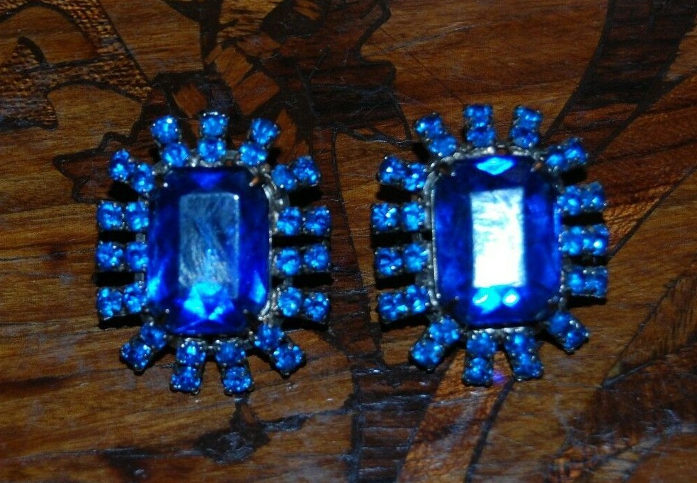 ELEGANT VTG COUTURE LARGE BLUE CRYSTALS SILVERED METAL STATEMENT CLIP EARRINGS