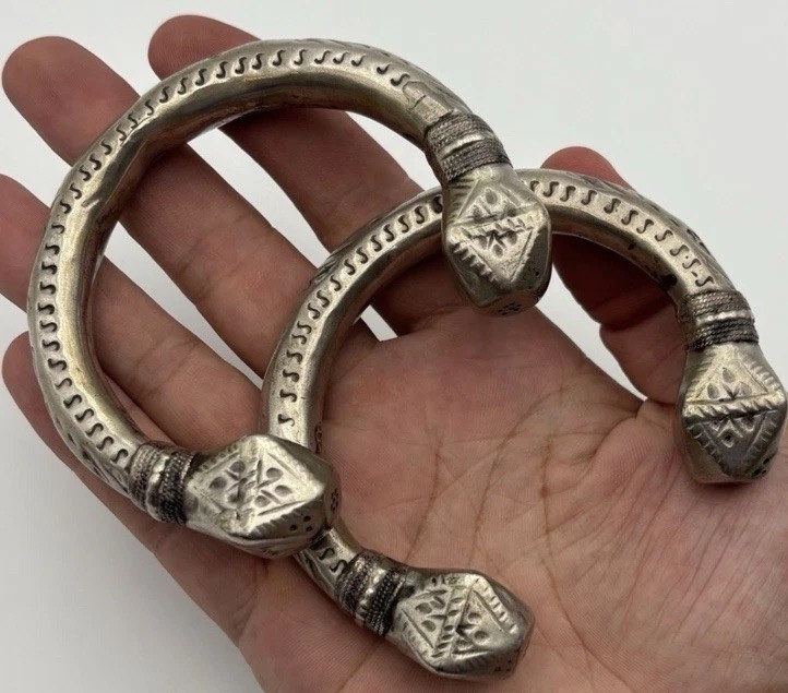 1 Rare Single Bedouin Yemeni Arabian Tribal Arm Cuff ANTIQUE Bracelet ANTIQUE