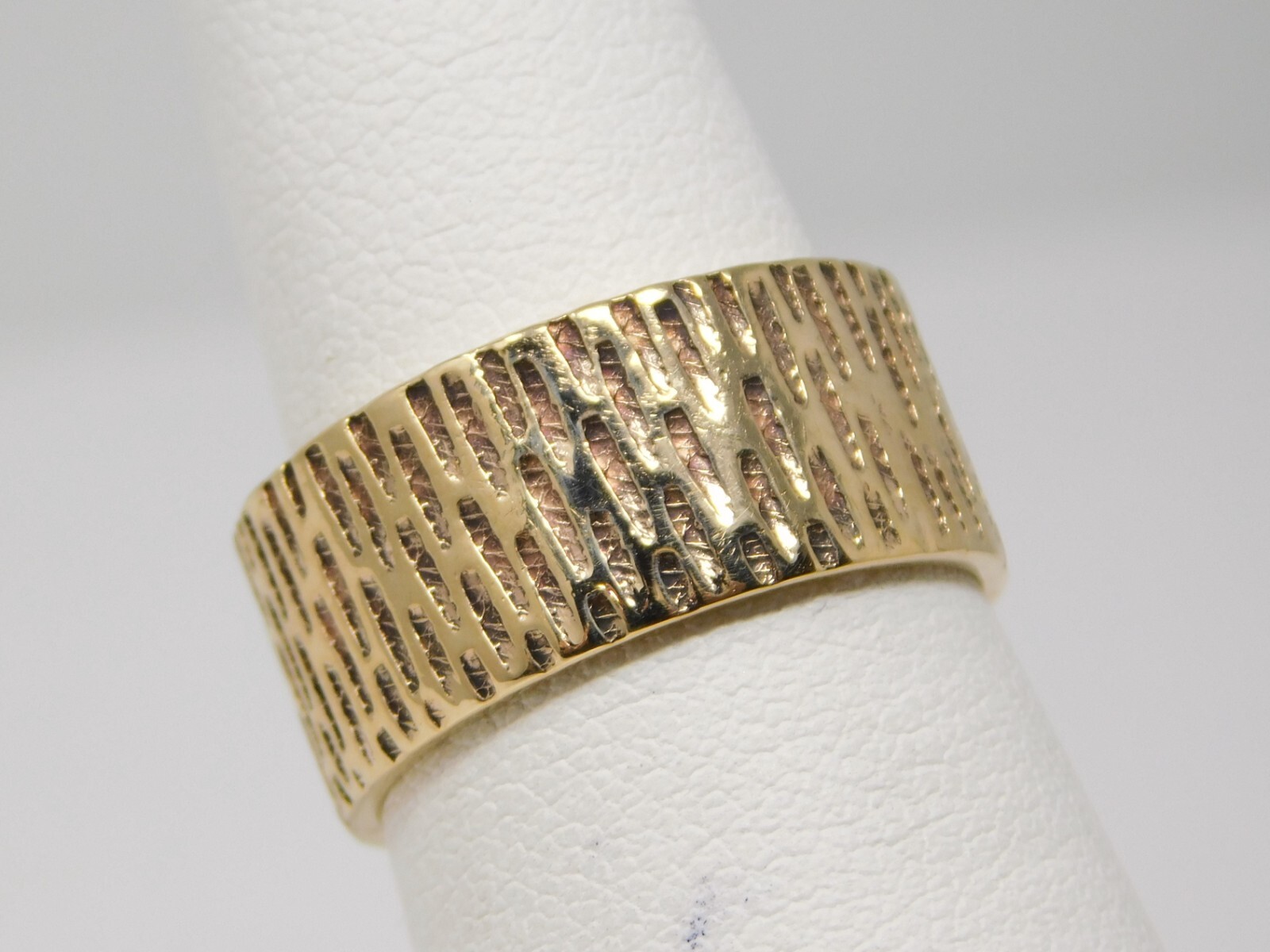 13 kt Yellow Gold ∼8.7 mm Textured WIDE Wedding BAND Ring 6 B6133