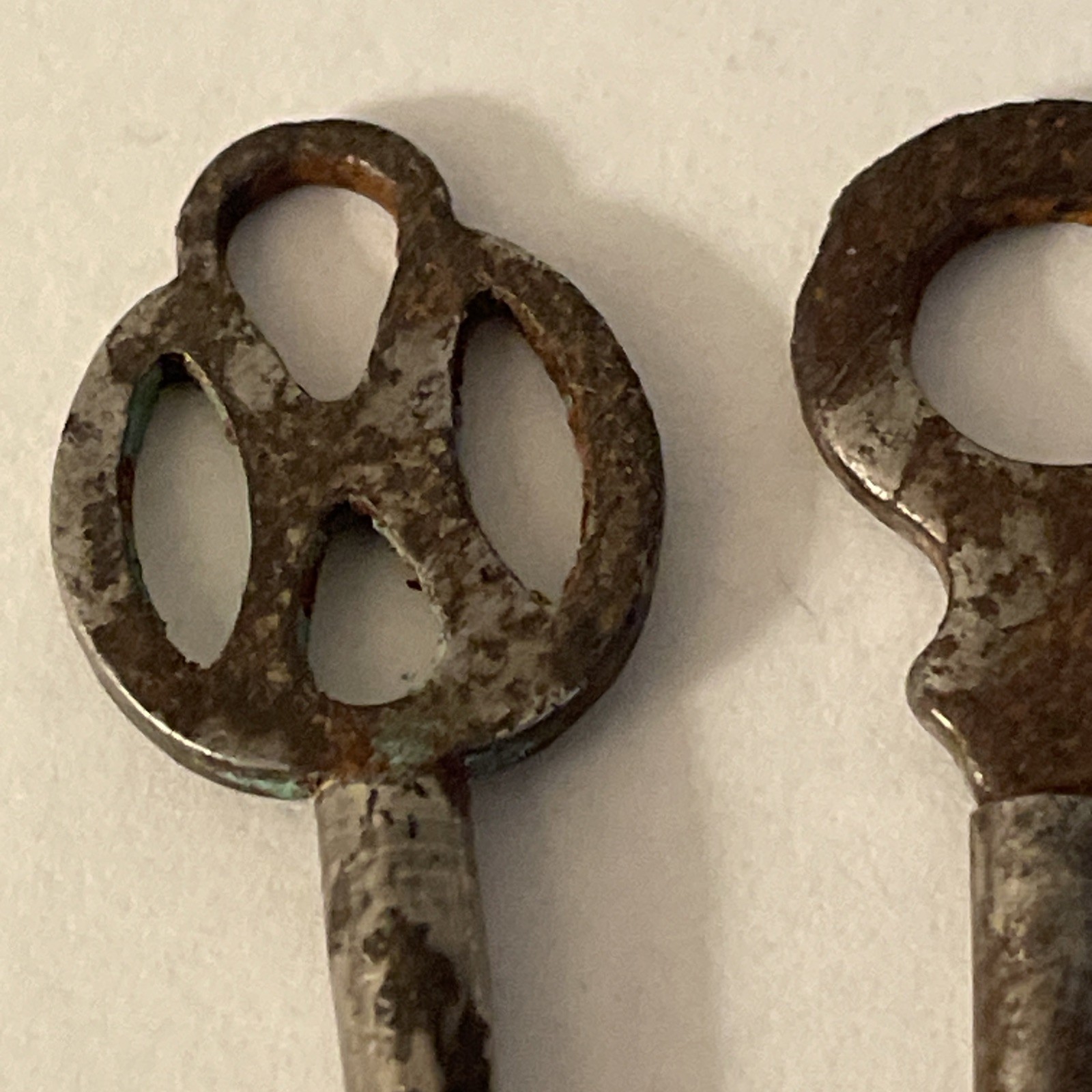 Two Vtg Pocket Watch Keys one is a 9 they other isn’t marked