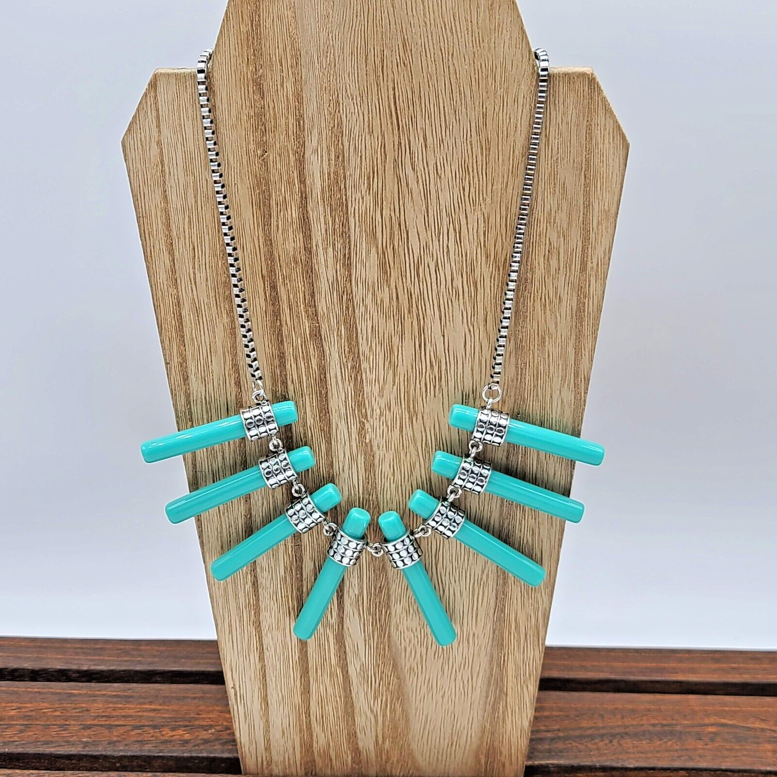 7 Charming Sisters”Nothing Compares”Silver Box Link & Turquoise Acrylic Necklace