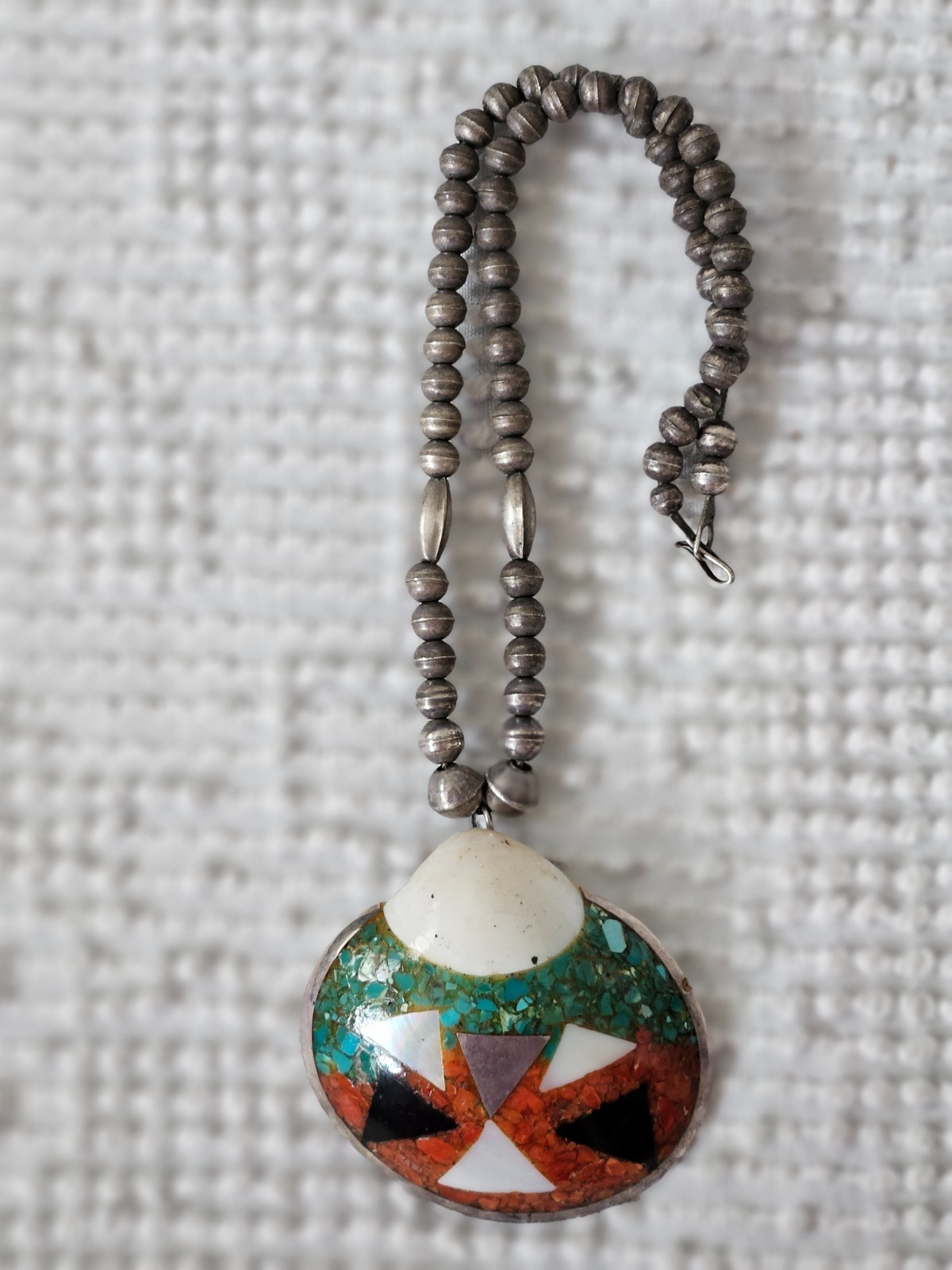 VINTAGE SANTO DOMINGO HANDMADE SHELL CRUSHED TURQUOISE CORAL NECKLACE PENDANT
