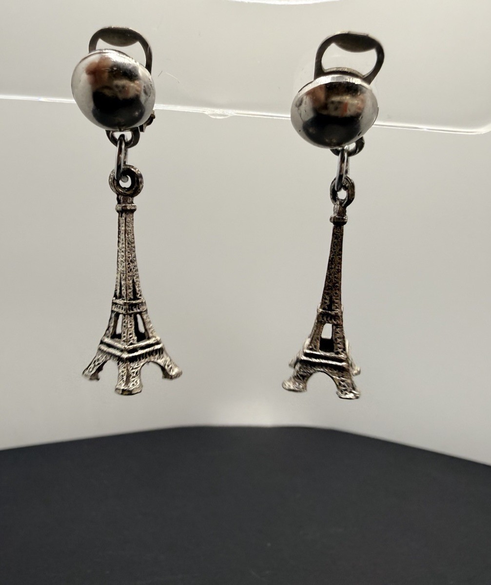 Vintage Eiffel Tower Dangle Clip Earrings Silver Tone Paris Travel Souvenir P4