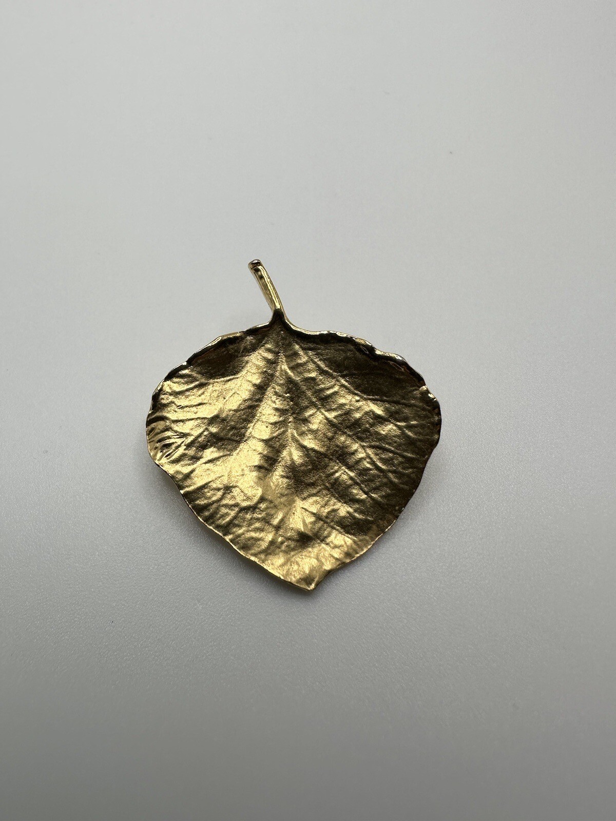 Vintage Highly Detailed Gold Leaf Brooch Pin 3.6cm BB2