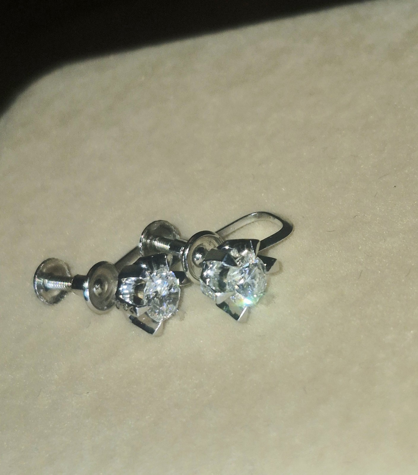 SUPER SPARKLY PLATINUM .68ct NATURAL EARTH MINED COLORLESS DIAMOND STUD EARRINGS