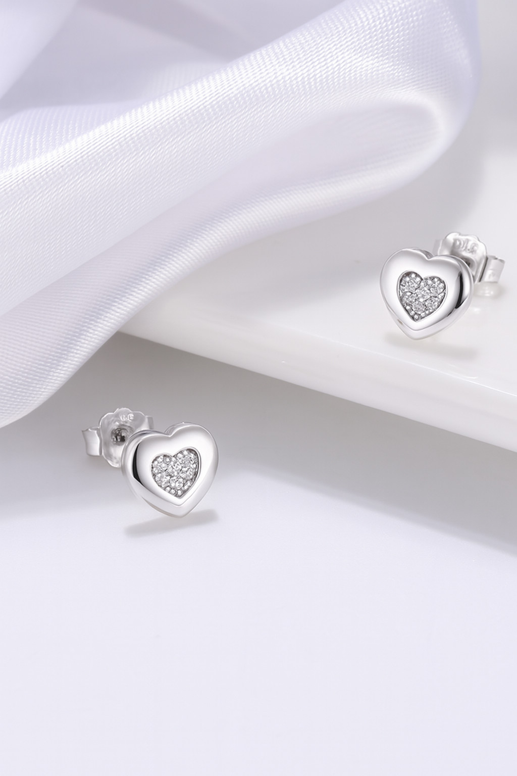 9ct White Gold Heart Cut CZ Solitaire Stud Earrings 7mm