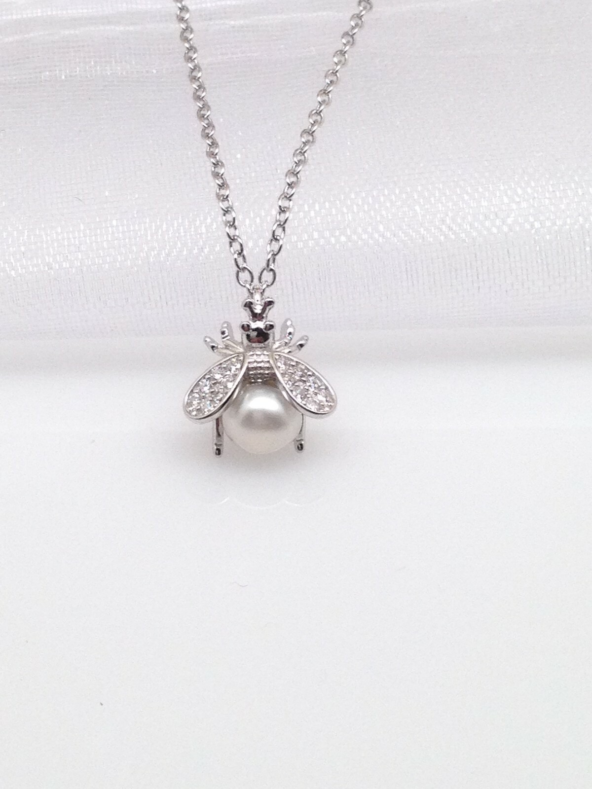925 Sterling Silver Cz Pearl Bumble Bee Pendant Necklace 11mm(0.43″) 17.75″