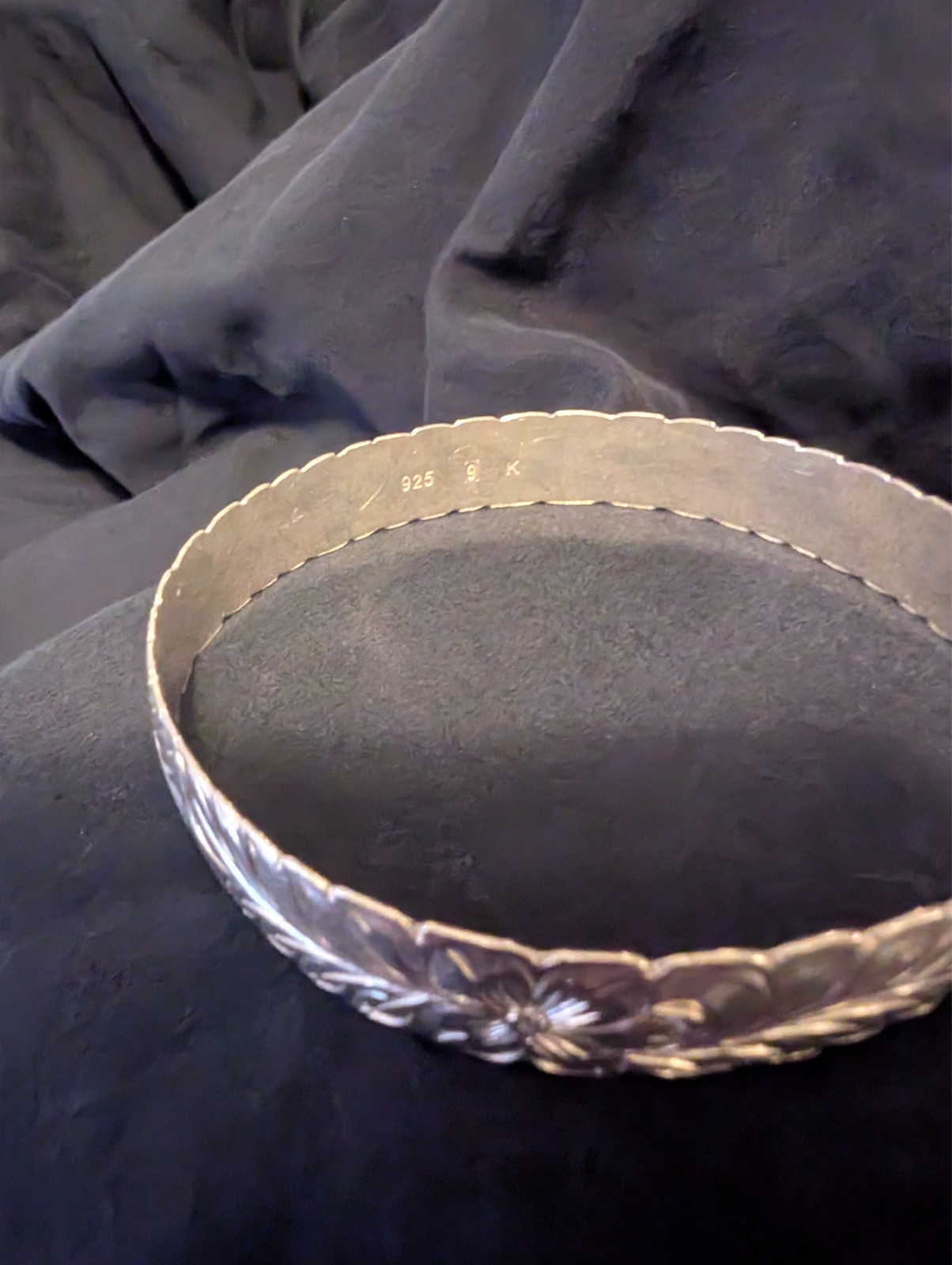 Vintage Hawaiian Plumeria Scroll Scalloped Edge 3.25 in Bangle 29g 925