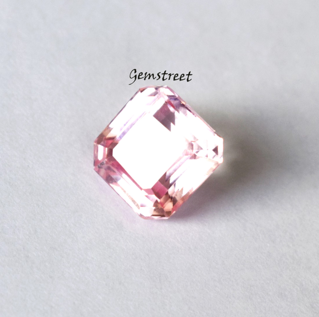 Natural 4.50 Ct Sri Lanka Peach Pink Padparadscha Sapphire Radiant Cut Certified