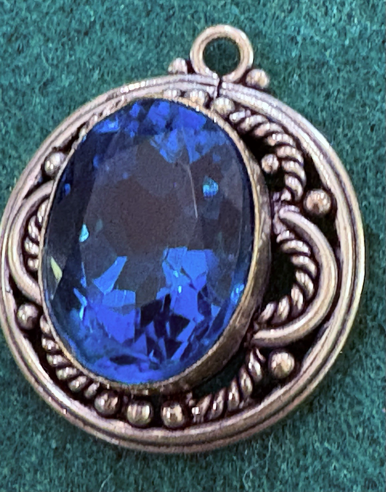 Vintage Beautiful Silver Tone Rhinestone Necklace Blue Center Stone